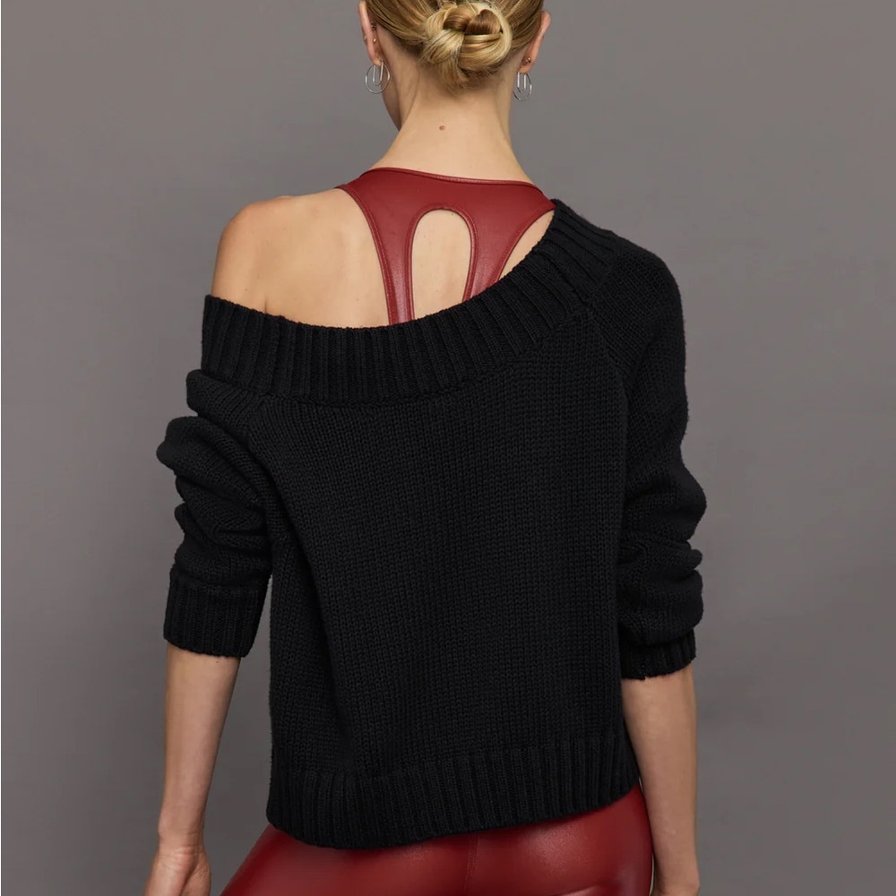 Carbon38 Slouchy Off-the-Shoulder Sweater in Black💫